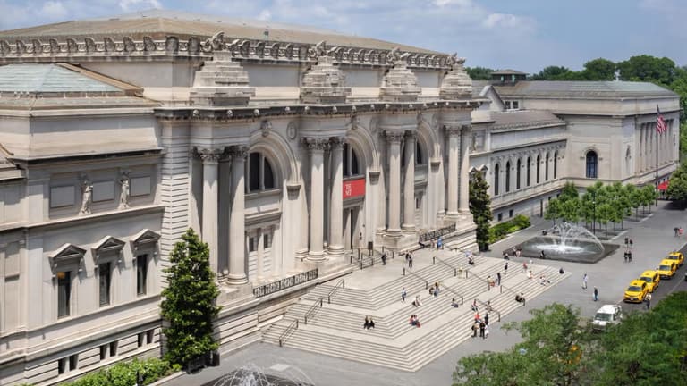 The Met Fifth Avenue exterior view